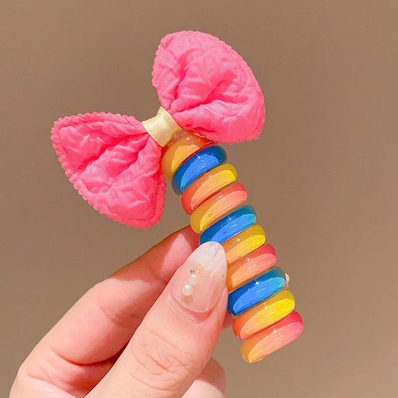 Accessoire en spirale pour cheveux : la petite touche qui embellit instantanément vos coiffures.