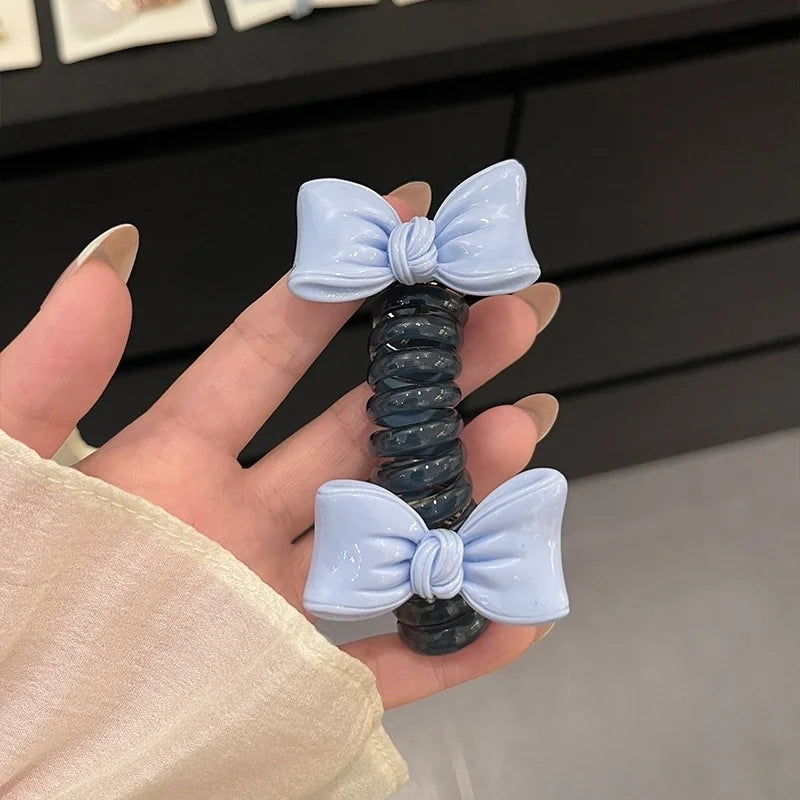 Accessoire en spirale pour cheveux : la petite touche qui embellit instantanément vos coiffures.